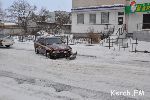 Новости » Криминал и ЧП: В Керчи из-за скользкой дороги такси  врезалось в ограждение