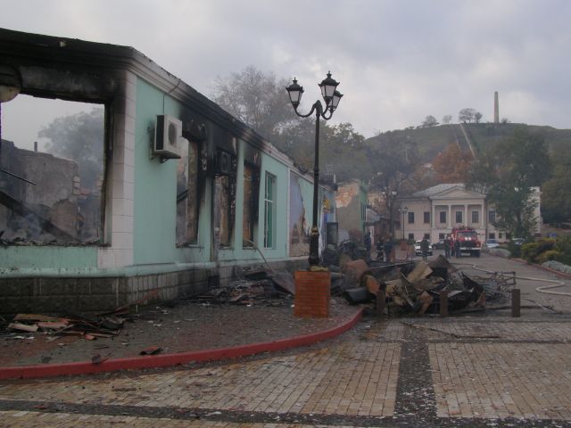 Новости: Полностью сгорел диско-бар "Фараон" (фото)