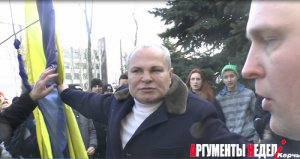 Мэр Керчи Осадчий и начальник милиции с боем защищали флаг Украины