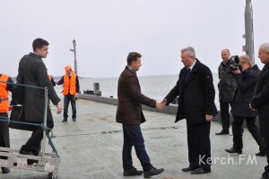 Керчь на катамаране посетил министр транспорта России (видео)