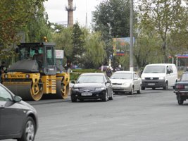 Новости » Общество: В Керчи асфальтируют дороги