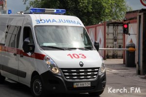 В Керчи на переправе автомобиль «Daewoo» сбил регулировщика