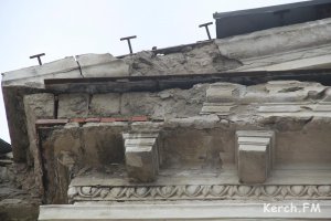 В Керчи рушится фасад здания ЮГНИРО, - керчанин