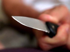 В Керчи мужчина в собственном доме получил ножом в живот