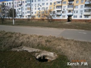 Коммунальные проблемы керченской улицы (фоторепортаж)