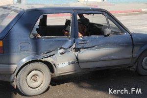 В Керчи столкнулись грузовой автомобиль и иномарка