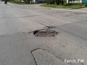 В Керчи продолжают ремонтировать дороги (видеорегистратор)