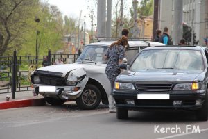 В Керчи  на улице Свердлова авария, движение затрудненно