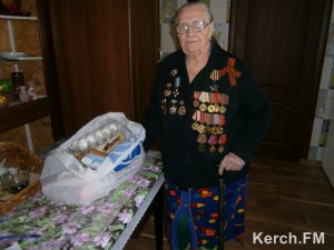 Общественники Керчи для ветеранов собрали продукты на 34 тыс рублей