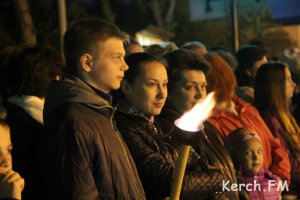 В Керчи прошло традиционное факельное шествие