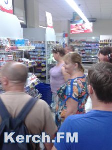 В центральном супермаркете Керчи творится полный бардак, - керчане (видео)