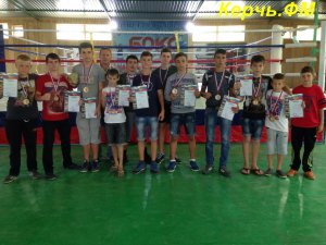 Керченские кикбоксеры привезли 12 медалей из Новороссийска
