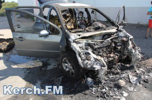 В Керчи в аварии сгорел автомобиль «Peugeot»