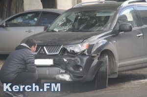 В Керчи столкнулись автомобили марок «Mitsubishi» и «ВАЗ»