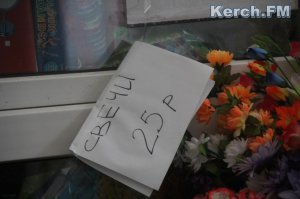 В некоторых магазинах Керчи торгуют свечами по 100 рублей