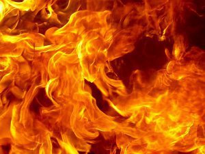 Вчера в Керчи спасатели тушили пожар в пятиэтажном доме