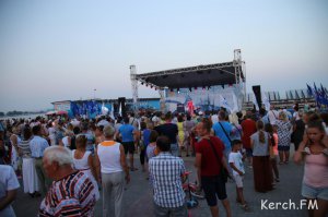 В Керчи выступили творческие коллективы города (видео)