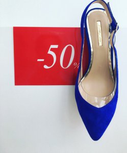 В магазине «Модус» распродажа летней коллекции обуви со скидкой 50%