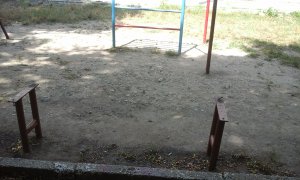 Керченские мамы просят сделать детскую площадку в их дворе