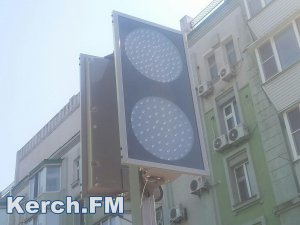 В Керчи у здания УМВД установили светофор