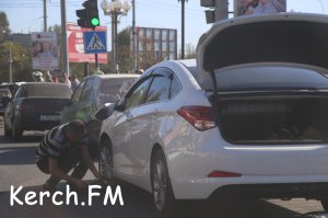 В Керчи столкнулись «Hyundai» и фура
