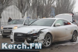 Новости » Общество: Видео аварии с участием маршрутки, «Audi» и такси