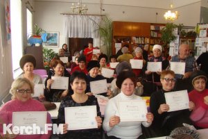 Новости » Общество: В Керчи пенсионеры прошли курс компьютерной грамотности