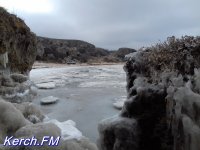 Ты репортер: Замерзшие пейзажи Генеральских пляжей в Керчи (фото)