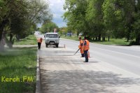 Новости » Общество: На автомобильной дороге Симферополь-Керчь залатали ямы