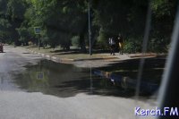 Новости » Коммуналка » Общество: В Керчи на Кирова - порыв водовода