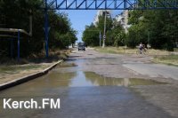 В Керчи на Камыш-Бурунском шоссе прорвало водовод в двух местах