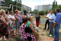 Новости » Общество: В Керчи жители Будённого попросили навести порядок около их дома