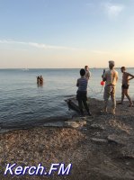 Новости » Общество: На Змеинке в Керчи водолазы искали взрывоопасные предметы и не нашли