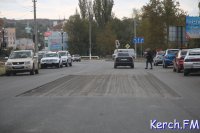 Новости » Общество: В Керчи на Мирошника частично сняли новый асфальт