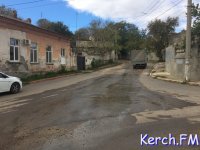 Новости » Общество: В центре Керчи произошёл порыв водовода