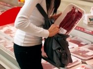 Новости » Общество: В Керчи женщина пыталась пронести мимо кассы продукты на 6 тыс рублей