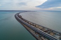 На Крымском мосту уложили 50% асфальтобетонного покрытия