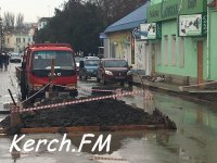 На Советской в Керчи разрыли часть дороги