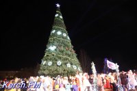 В Керчи торжественно зажгли главную Новогоднюю елку