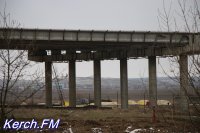 Новости » Общество: В Керчи продолжают соединять пролеты путепровода на строительстве будущих автоподходов