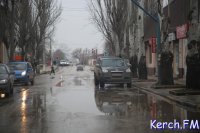 Новости » Общество: В Керчи на Шлагбаумской произошел прорыв водовода