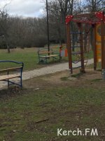 Керчане просят отремонтировать детскую площадку в парке Пионеров