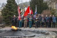 В Сквере Славы Керчи прошло возложение цветов