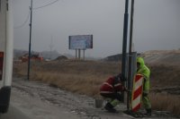 Новости » Общество: На шоссе Героев Сталинграда устанавливают новый дорожный знак