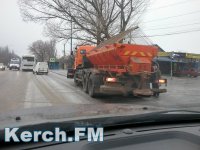 В Аршинцево начали посыпать дорогу песком