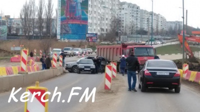 Новости » Криминал и ЧП: В Керчи на шоссе Героев Сталинграда - авария, движение транспорта затруднено