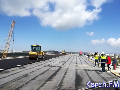 Новости » Общество: Новинки путепровода в Керчи: пеший переход, светофоры и остановки