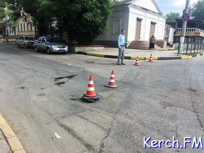 Новости » Общество: В Керчи перекрыли часть Театральной и съезд на набережную