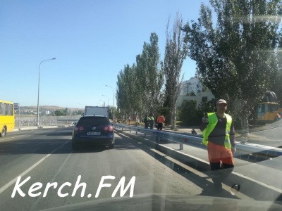 Новости » Общество: В Керчи около Пенсионного фонда установили отбойники