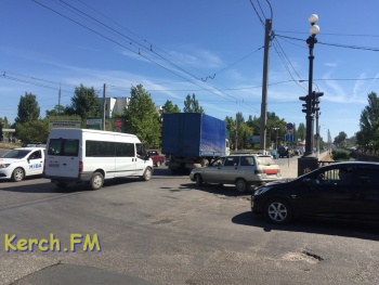 Новости » Общество: В Керчи на самом сложном перекрестке не работает светофор